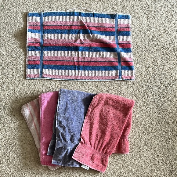 5 Different Bath Towels In Different Shapes & Sizes & Patterns - Picture 2 of 5